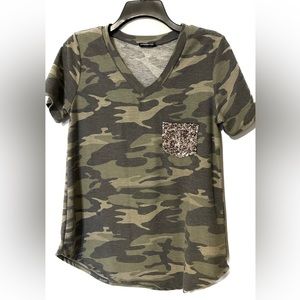 Heimish USA Camo Tee with sequin front pocket Sz Small